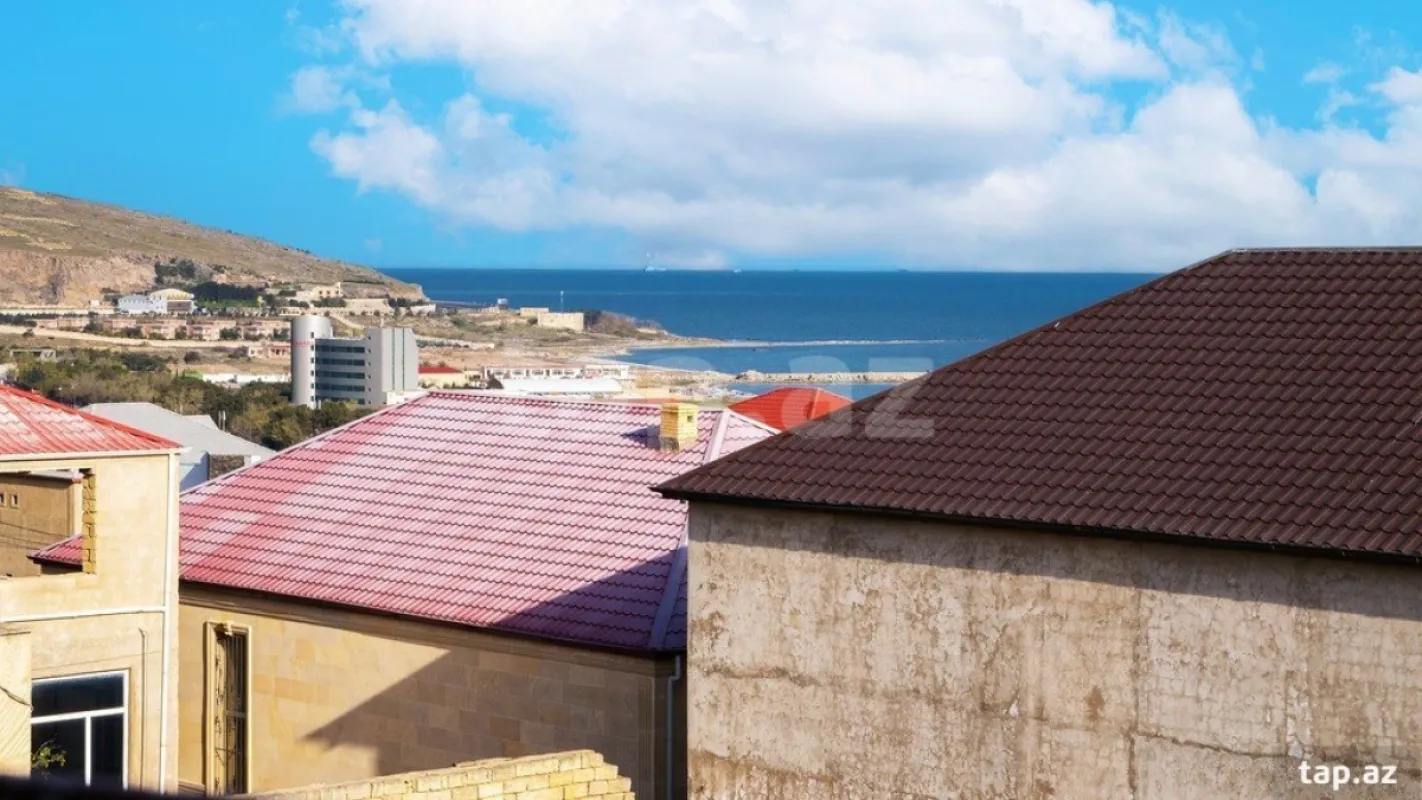 Satılır 7 otaqlı həyət evi