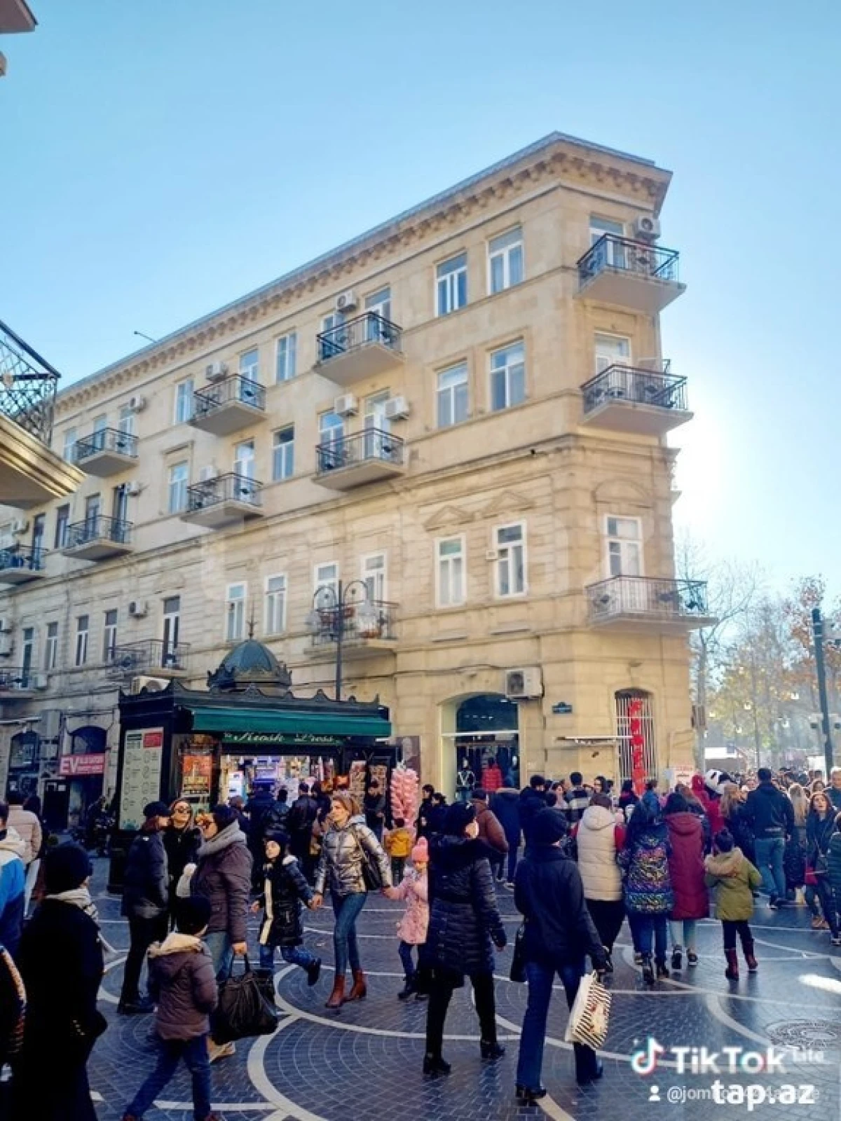 Kirayə verilir 3 otaqlı mənzil 120 m²