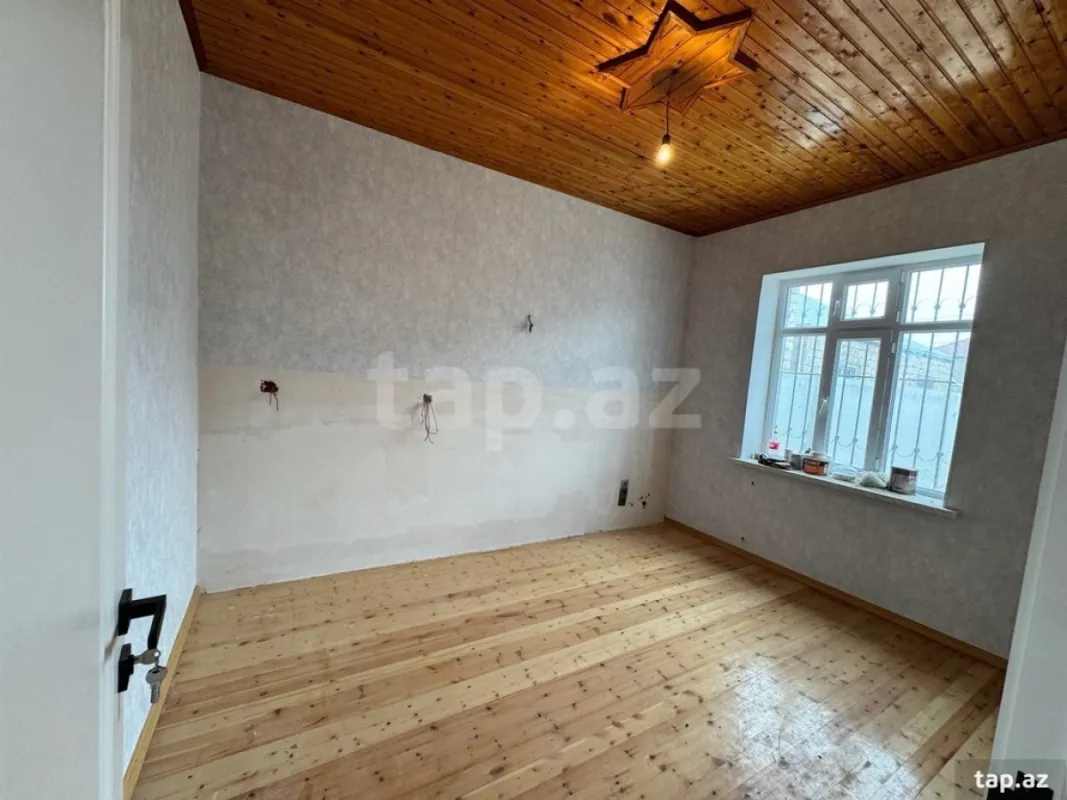 Satılır 6 otaqlı həyət evi