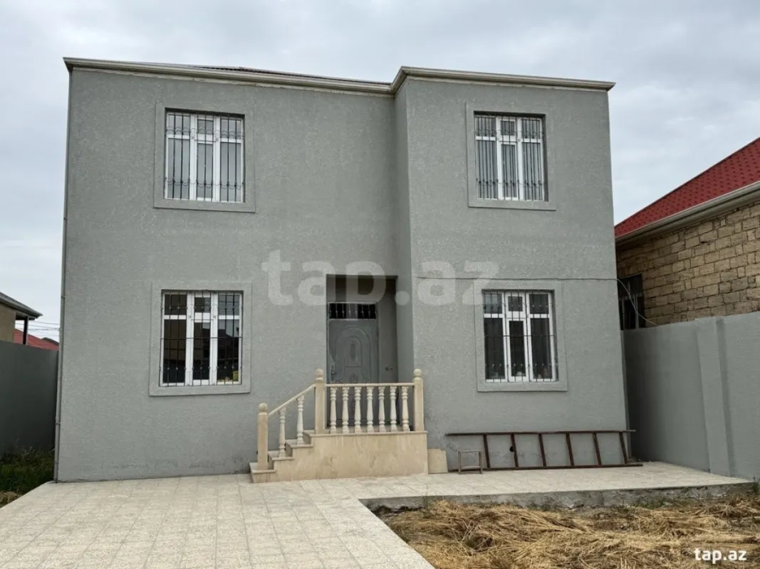 Satılır 6 otaqlı həyət evi