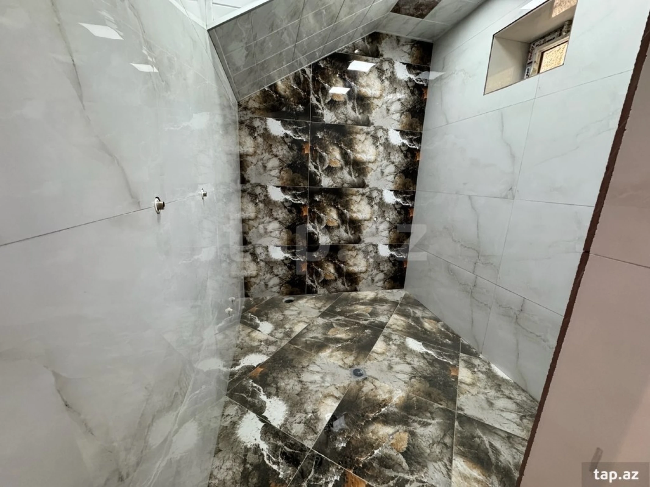 Satılır 6 otaqlı həyət evi