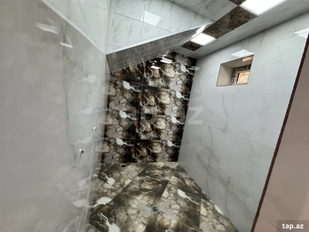 Satılır 6 otaqlı həyət evi