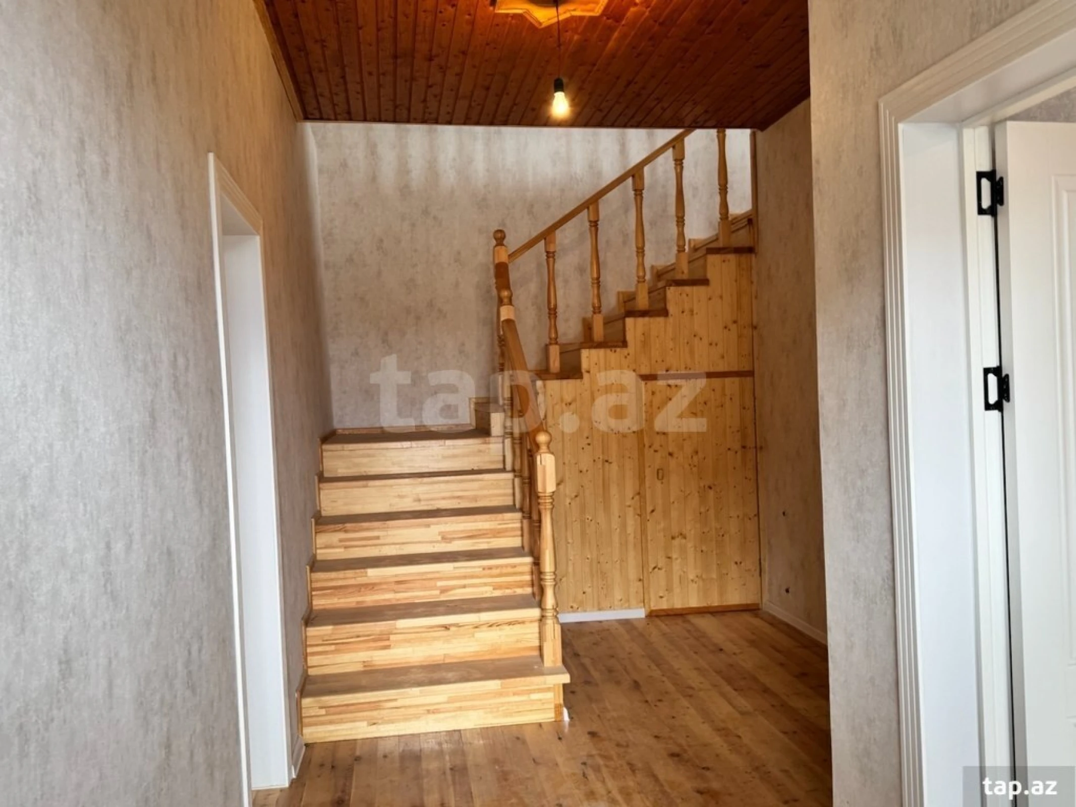 Satılır 6 otaqlı həyət evi