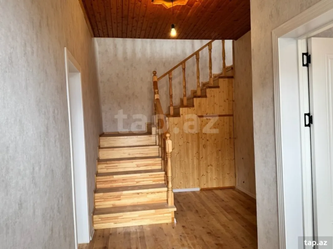 Satılır 6 otaqlı həyət evi