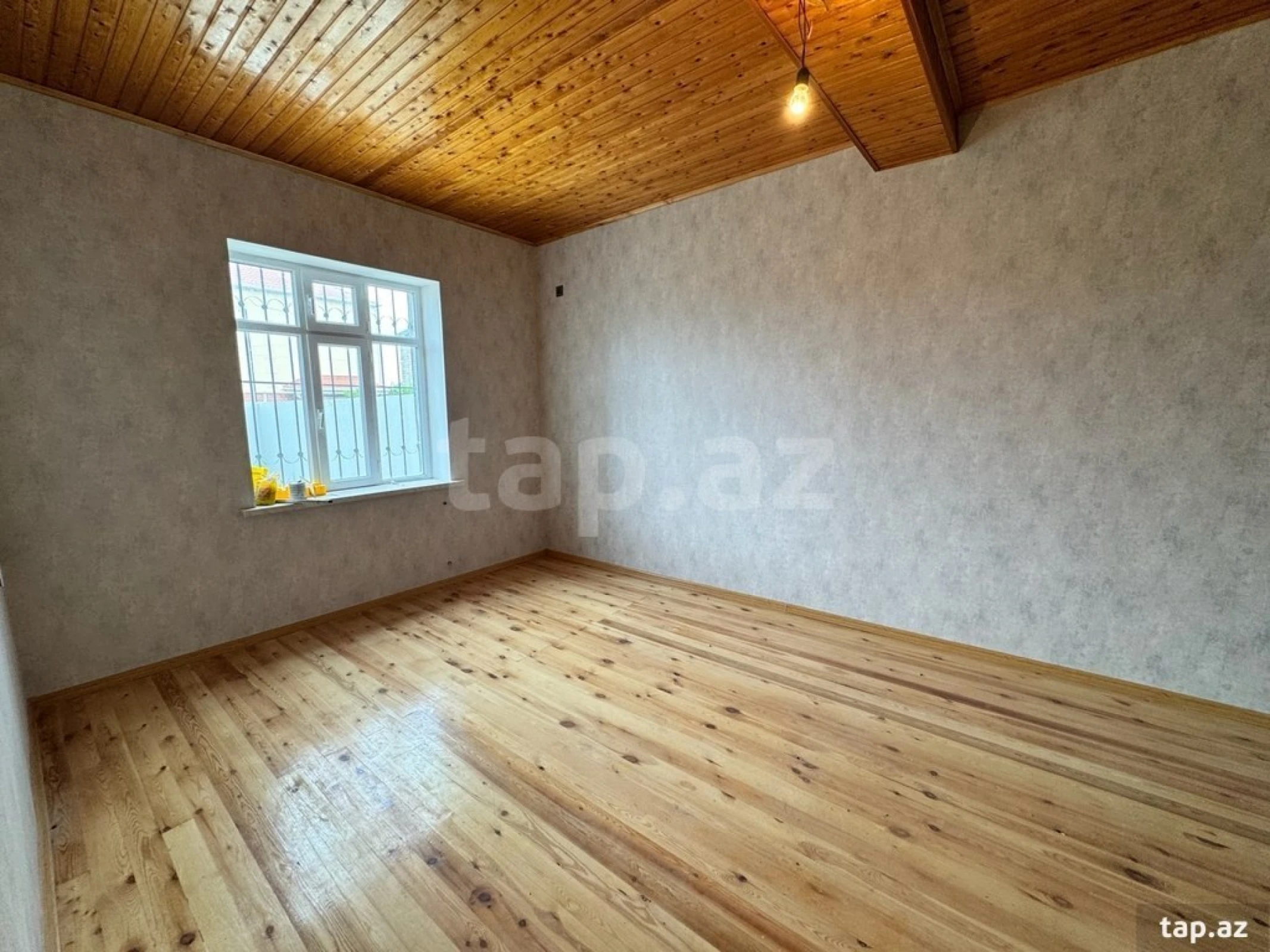 Satılır 6 otaqlı həyət evi