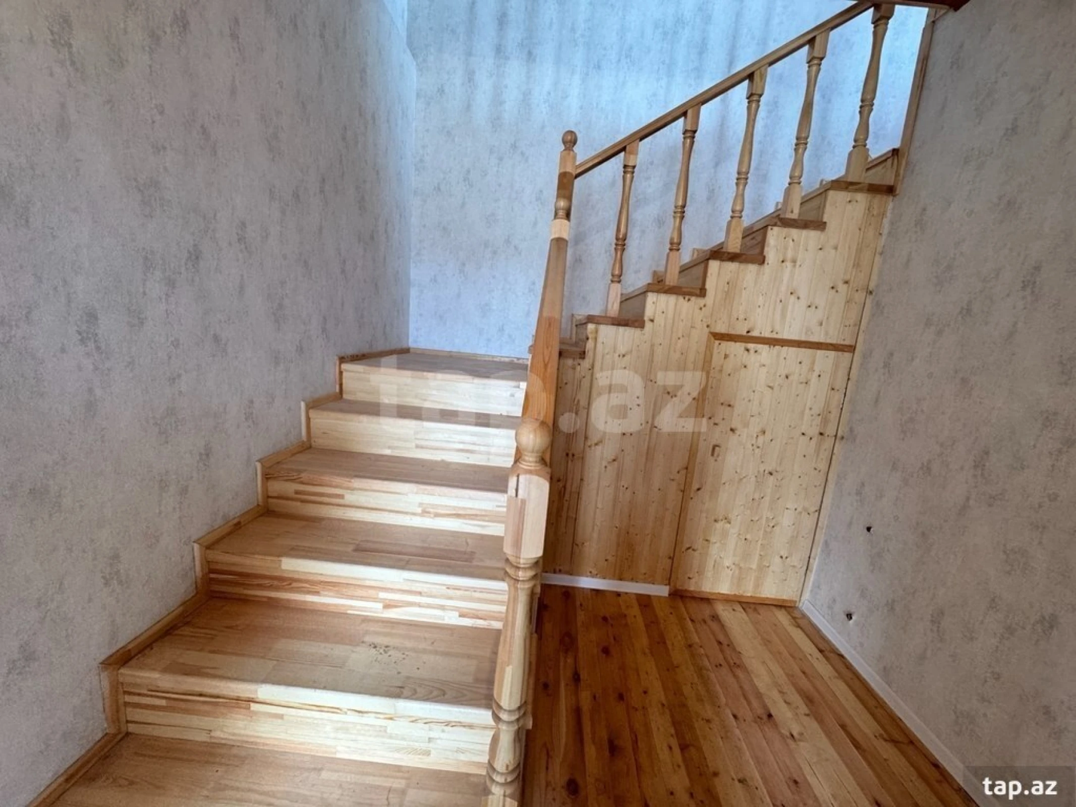 Satılır 6 otaqlı həyət evi