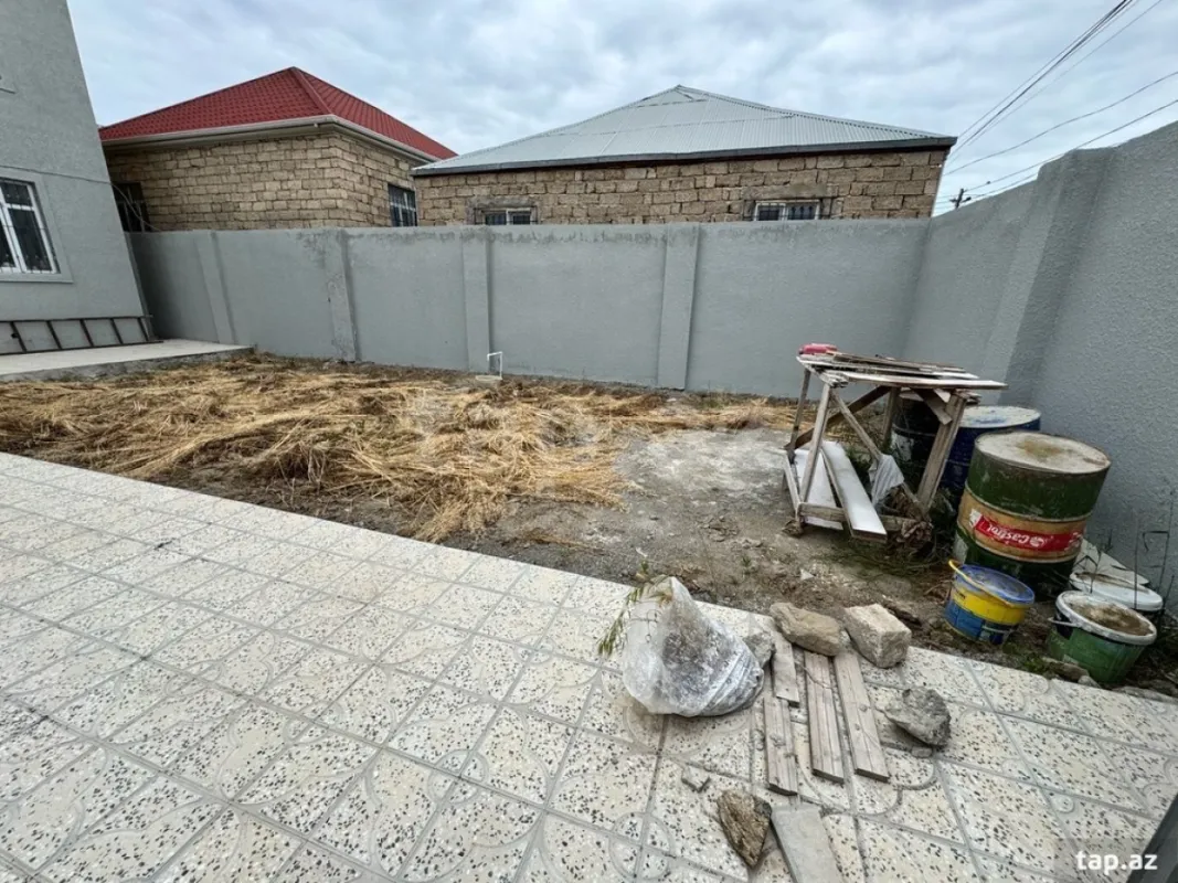 Satılır 6 otaqlı həyət evi