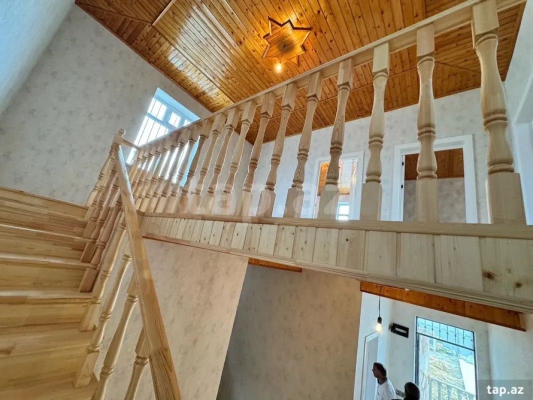 Satılır 6 otaqlı həyət evi