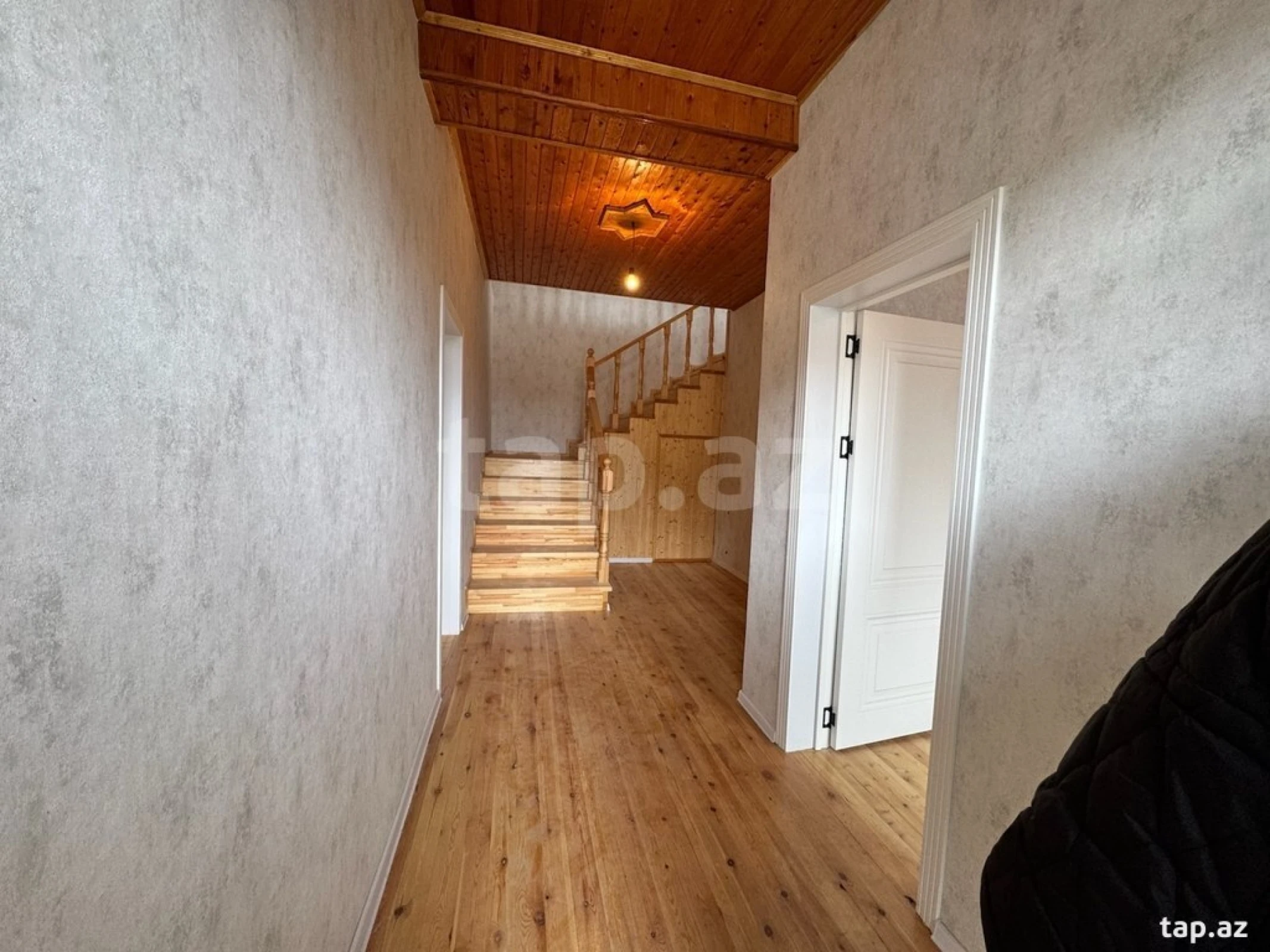 Satılır 6 otaqlı həyət evi