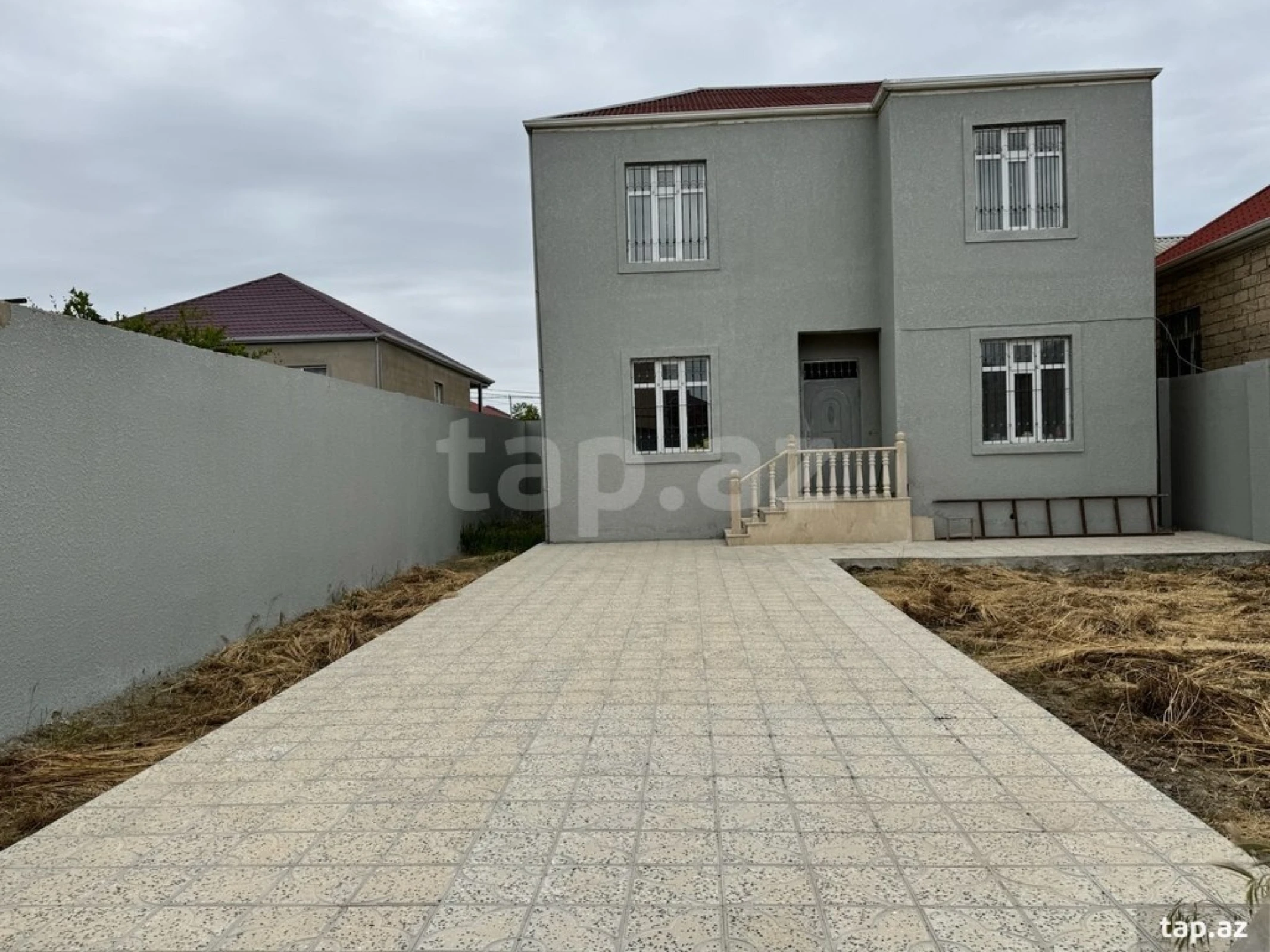 Satılır 6 otaqlı həyət evi