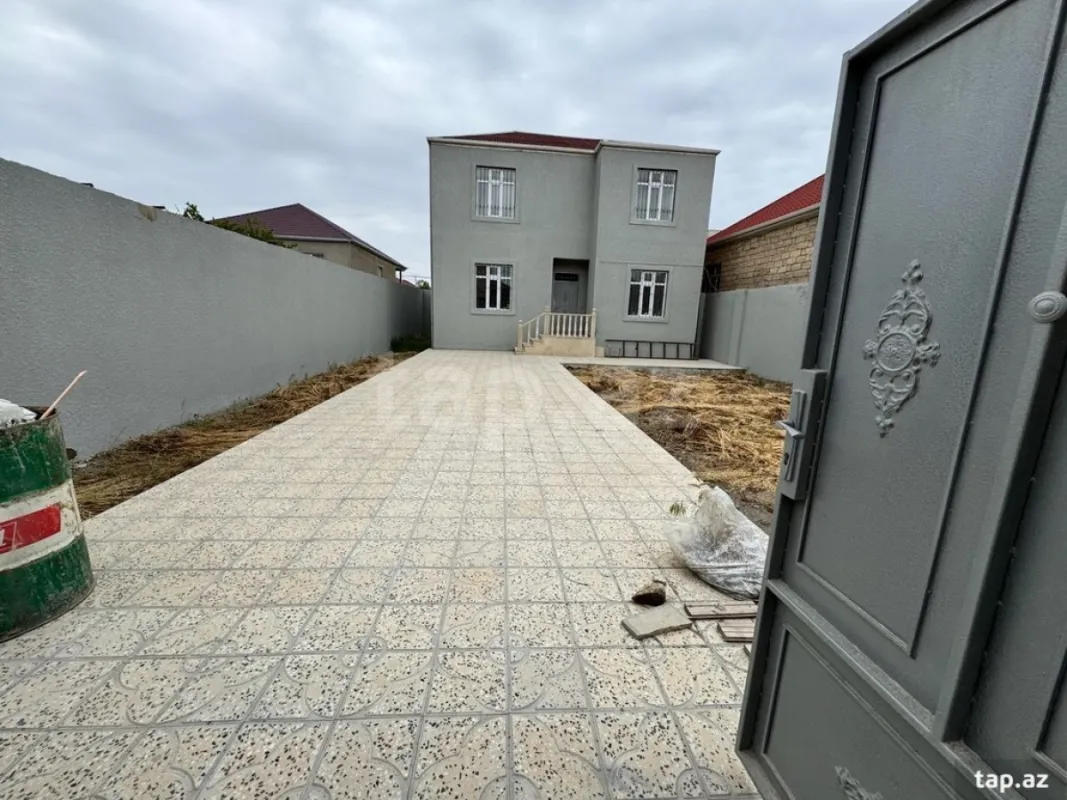 Satılır 6 otaqlı həyət evi