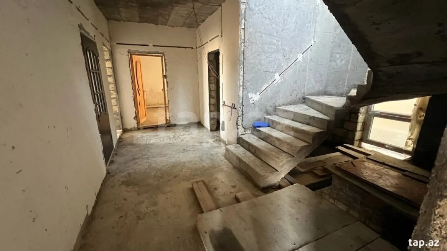 Satılır 4 otaqlı həyət evi