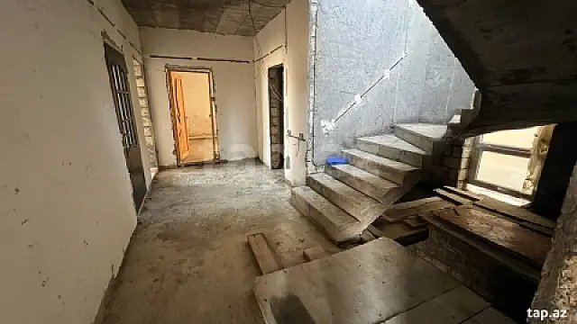 Satılır 4 otaqlı həyət evi