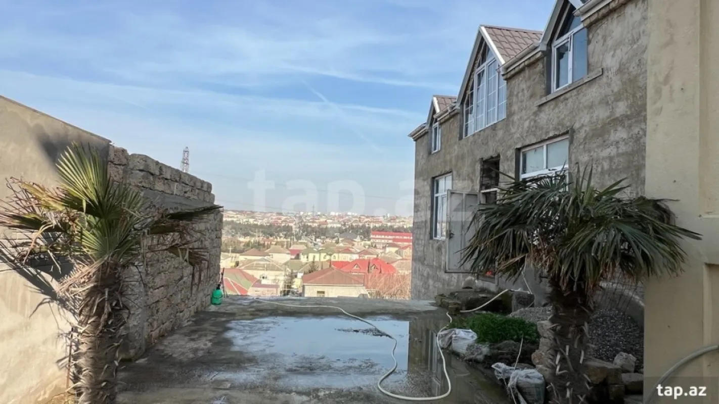 Satılır 4 otaqlı həyət evi