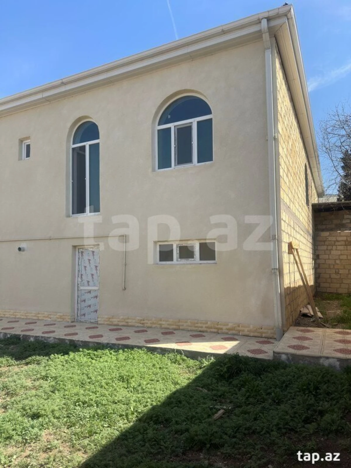 Satılır 4 otaqlı həyət evi