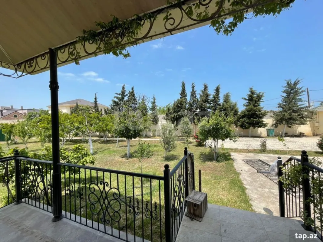 Satılır 7 otaqlı həyət evi