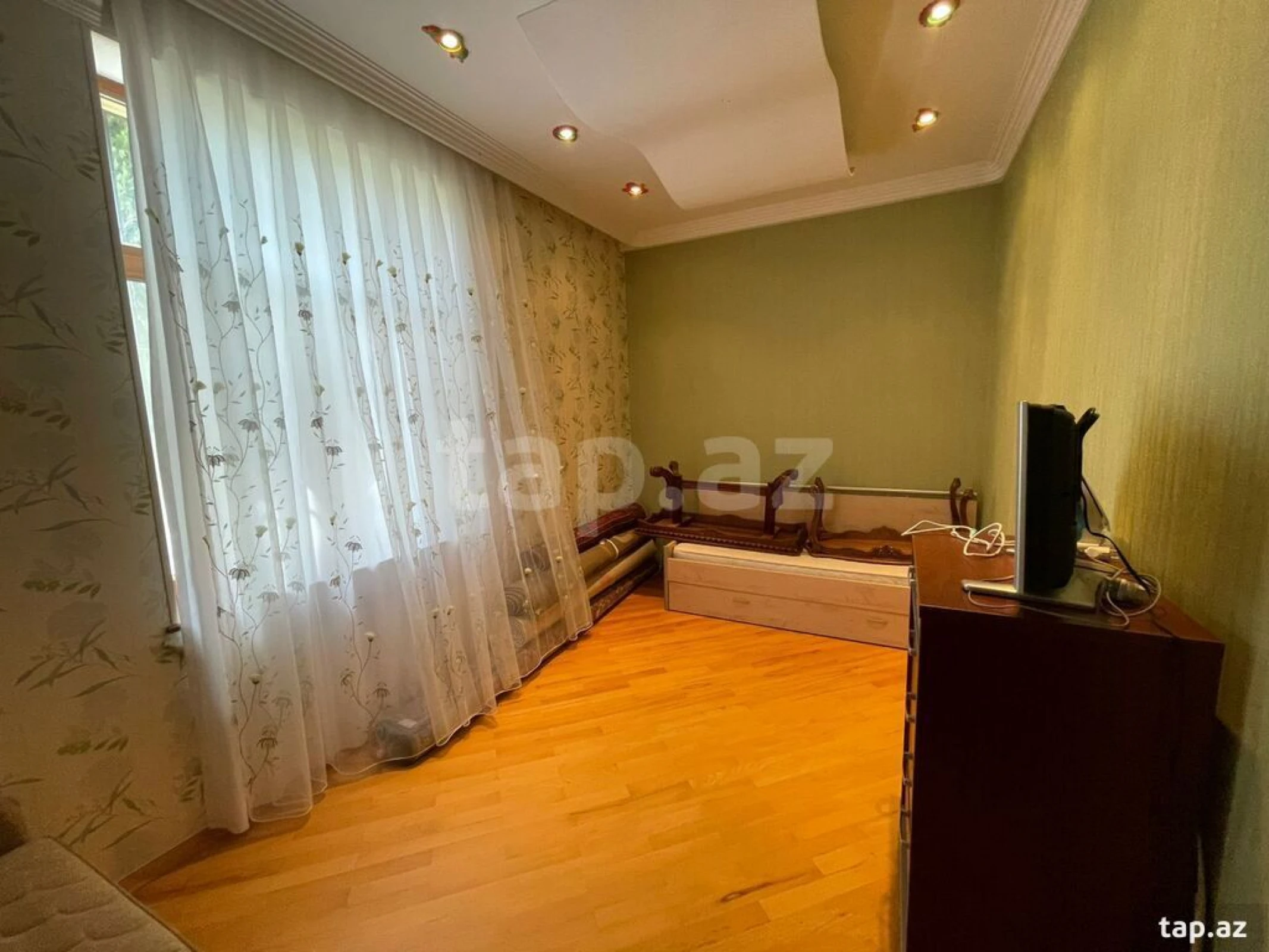 Satılır 7 otaqlı həyət evi