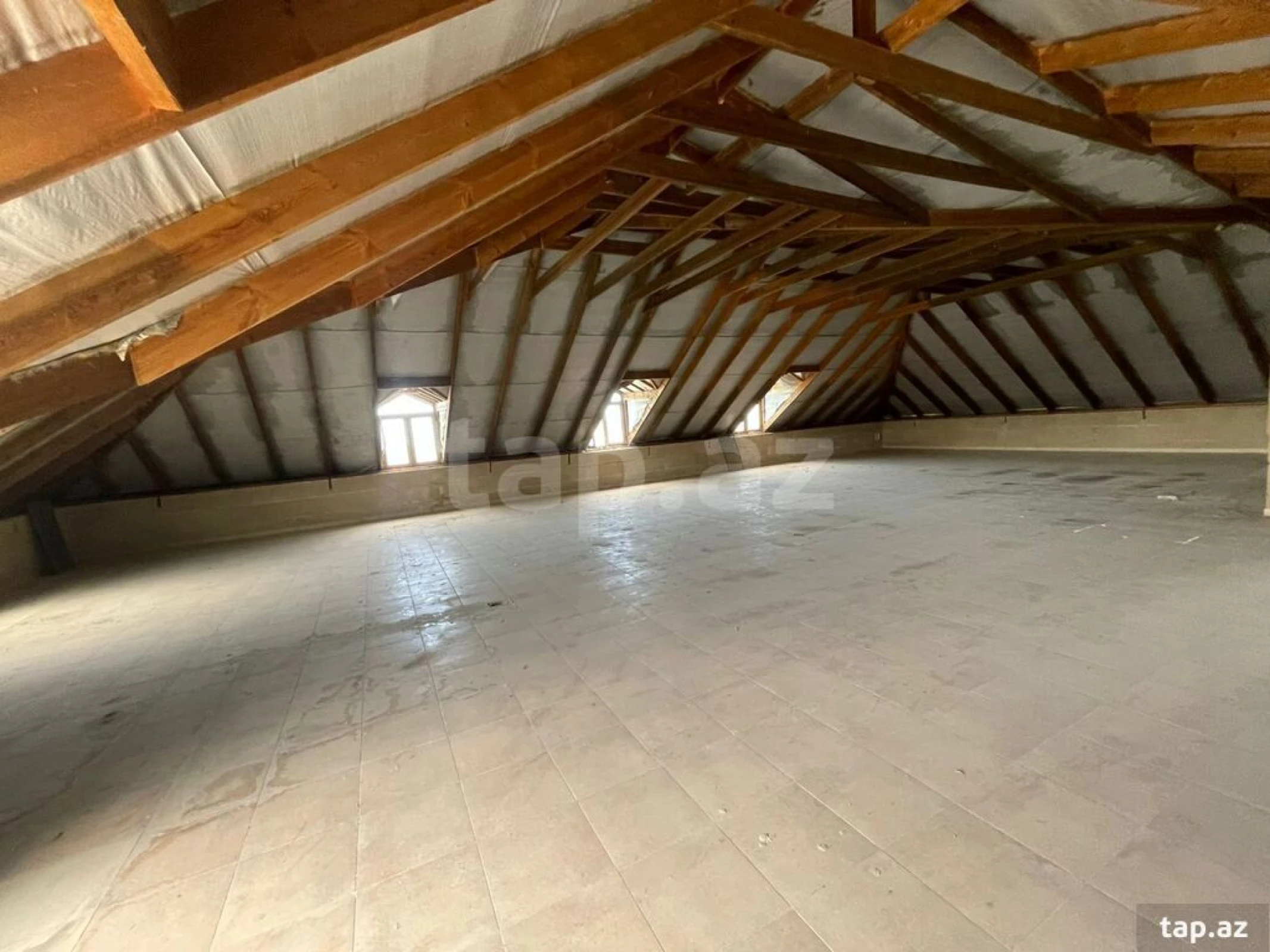 Satılır 7 otaqlı həyət evi