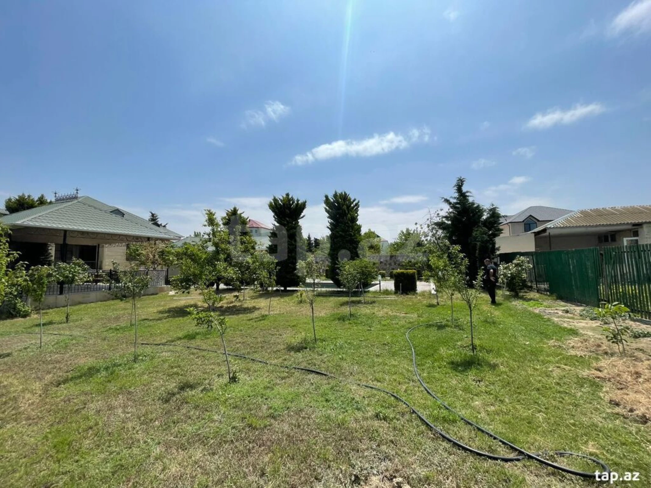 Satılır 7 otaqlı həyət evi