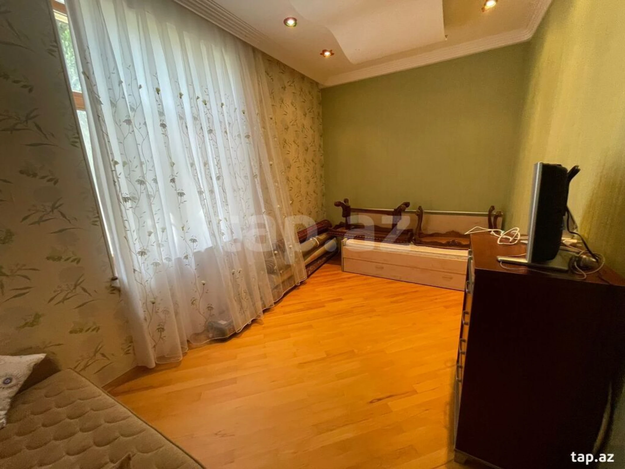 Satılır 7 otaqlı həyət evi