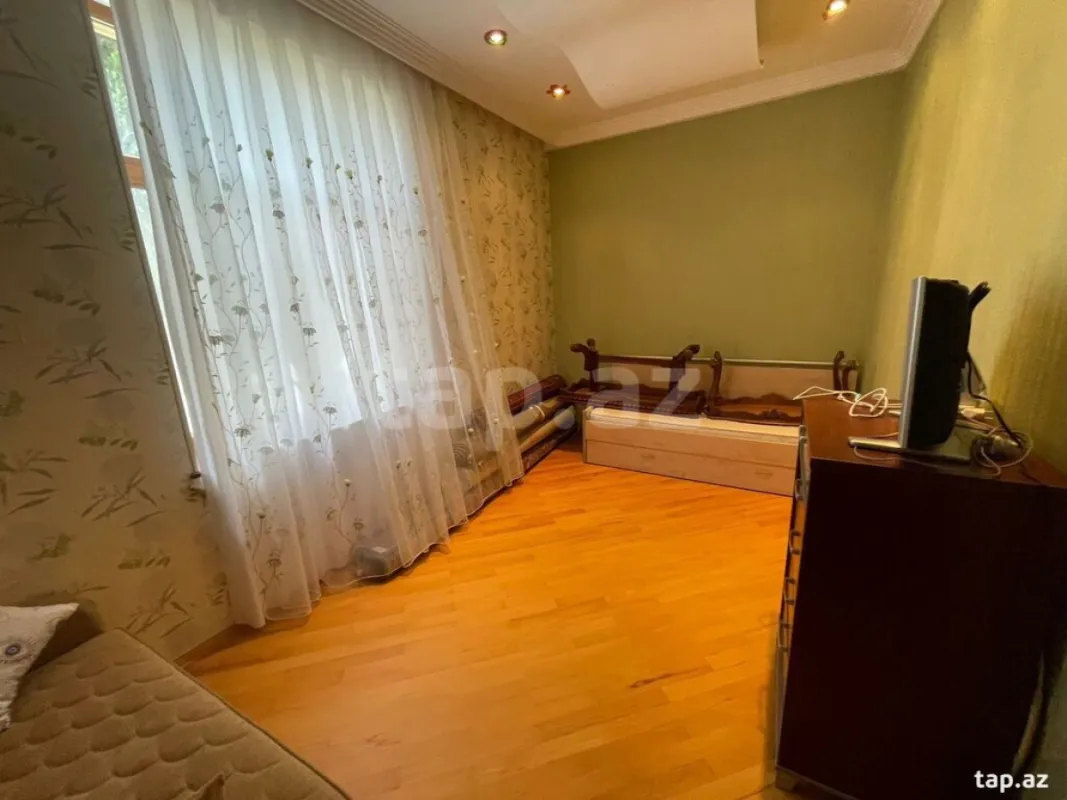 Satılır 7 otaqlı həyət evi