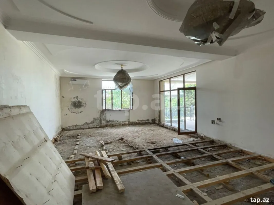 Satılır 7 otaqlı həyət evi