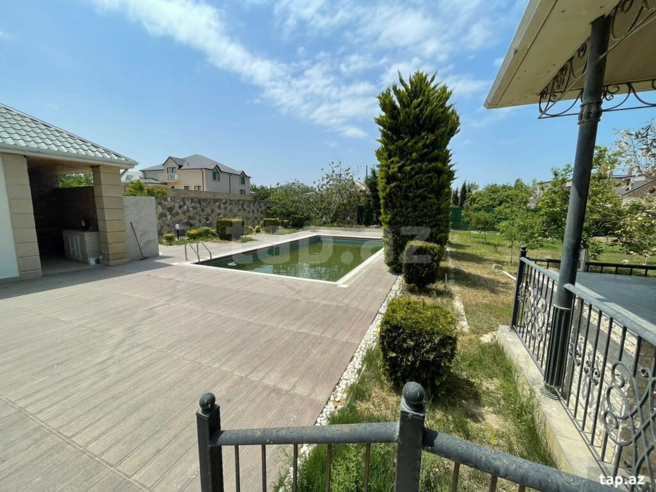 Satılır 7 otaqlı həyət evi