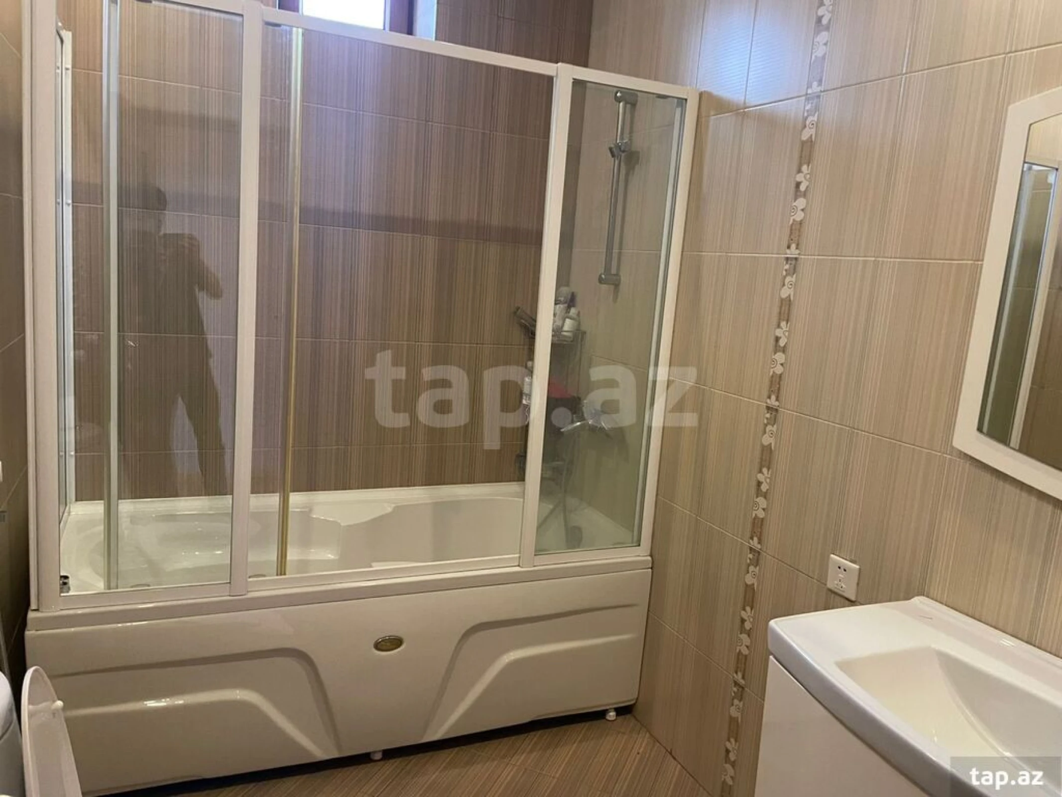 Satılır 7 otaqlı həyət evi