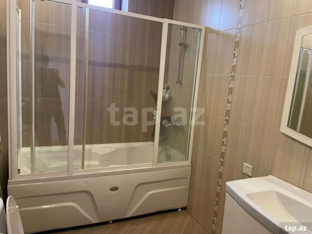 Satılır 7 otaqlı həyət evi