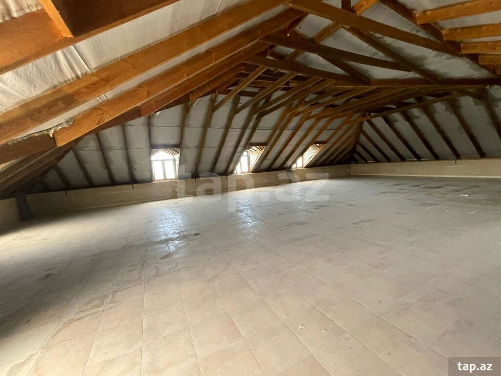 Satılır 7 otaqlı həyət evi