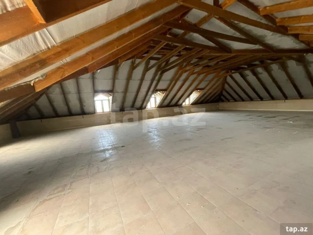 Satılır 7 otaqlı həyət evi