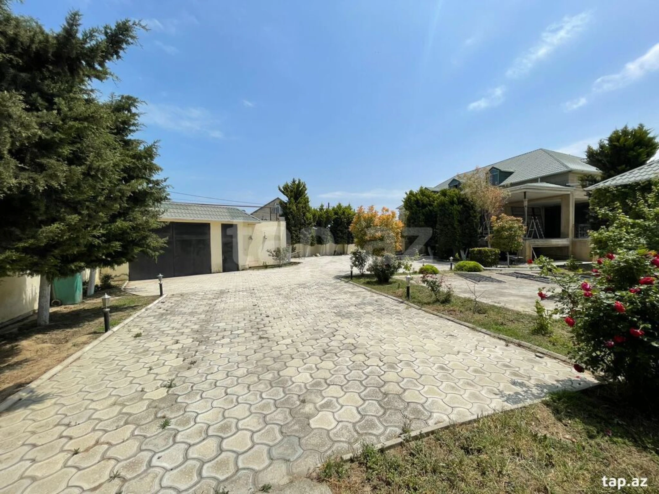 Satılır 7 otaqlı həyət evi