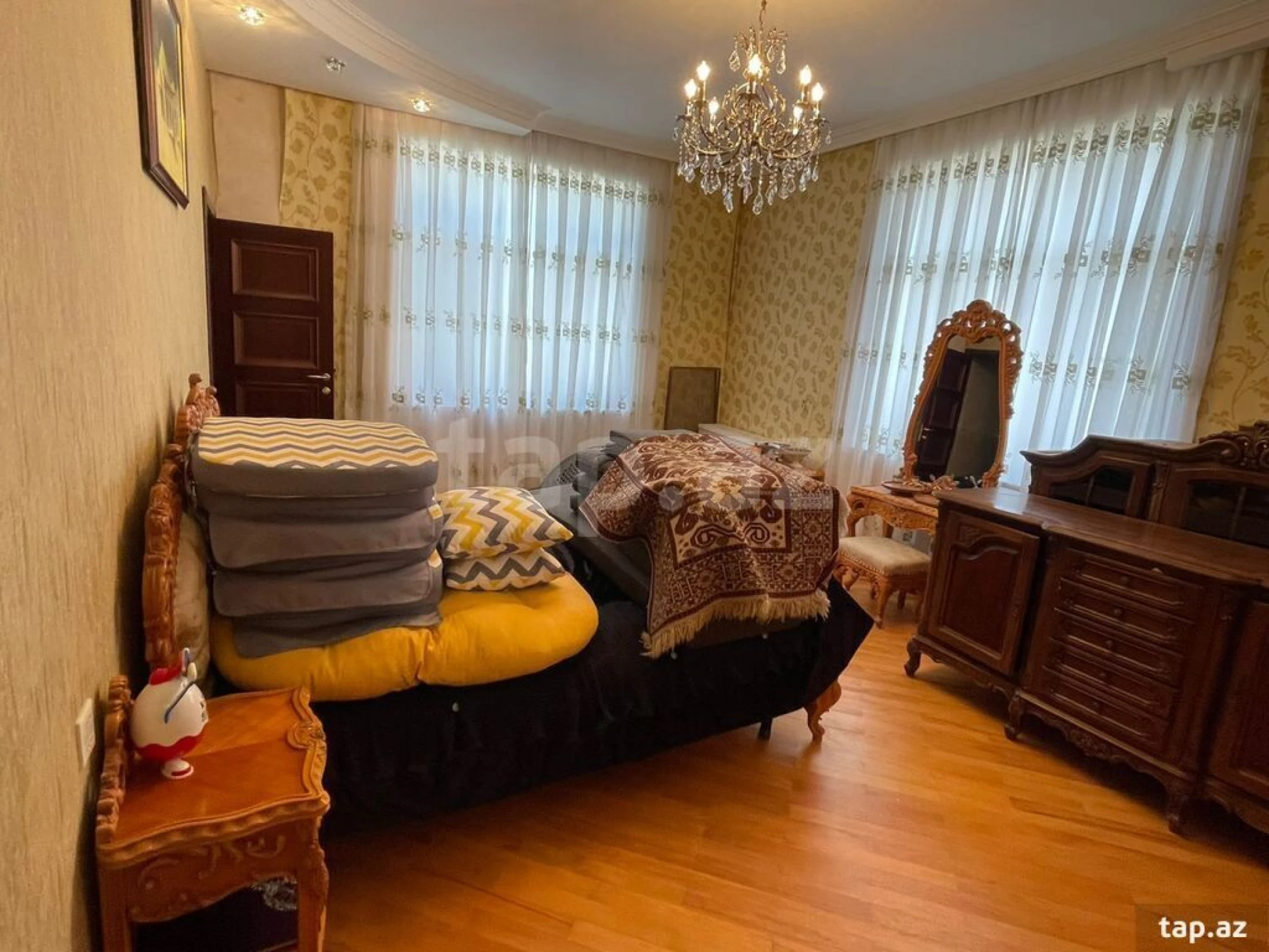 Satılır 7 otaqlı həyət evi