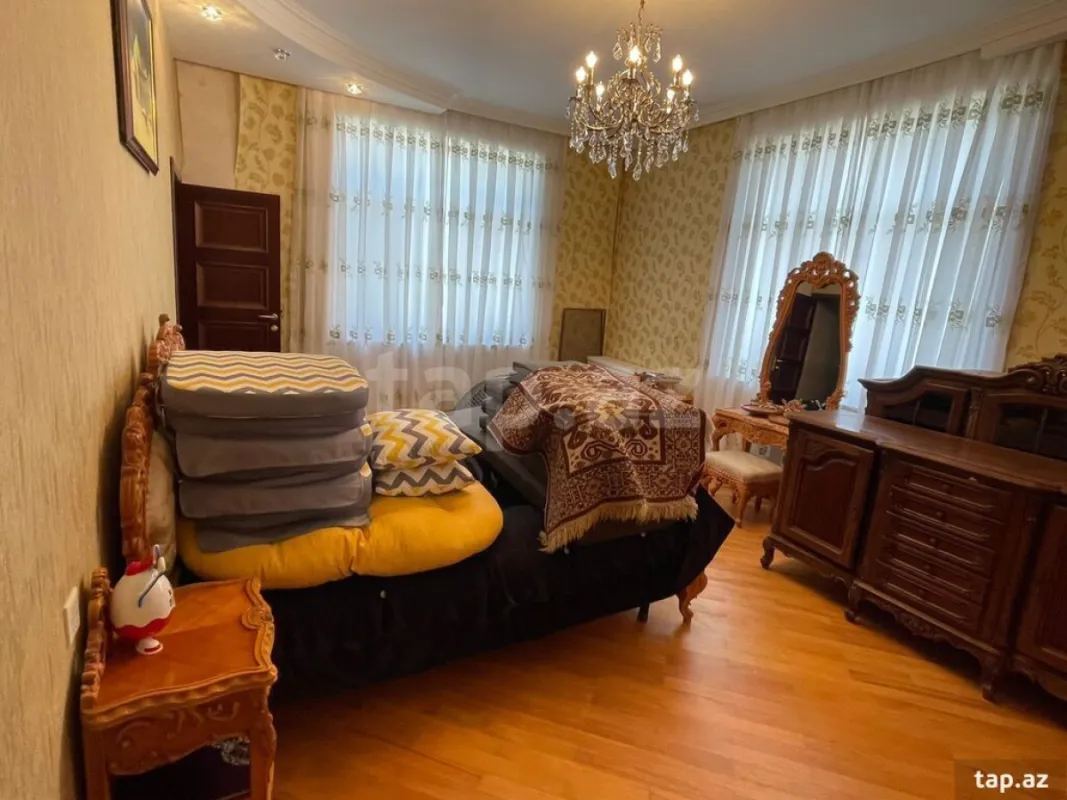 Satılır 7 otaqlı həyət evi