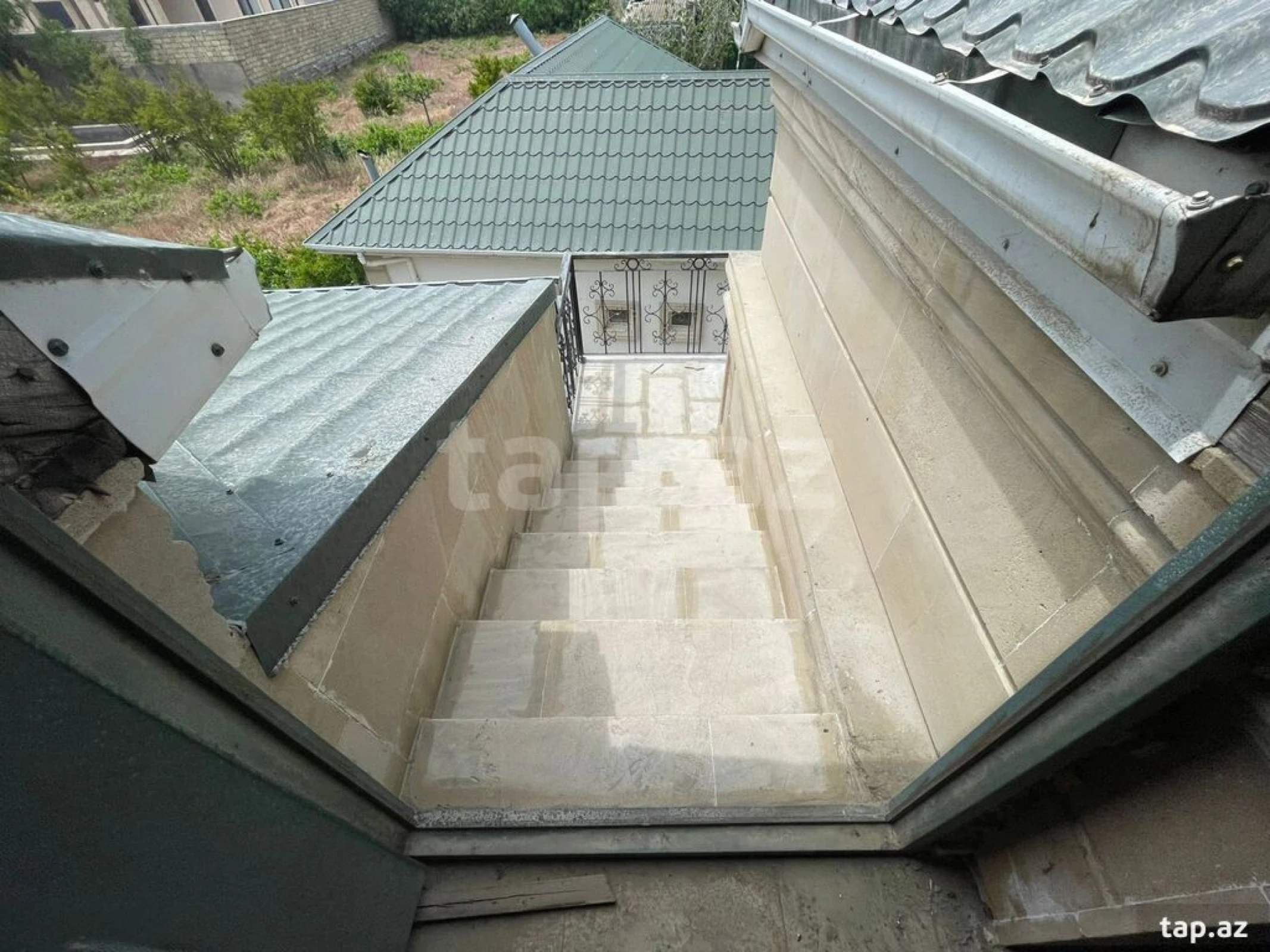 Satılır 7 otaqlı həyət evi