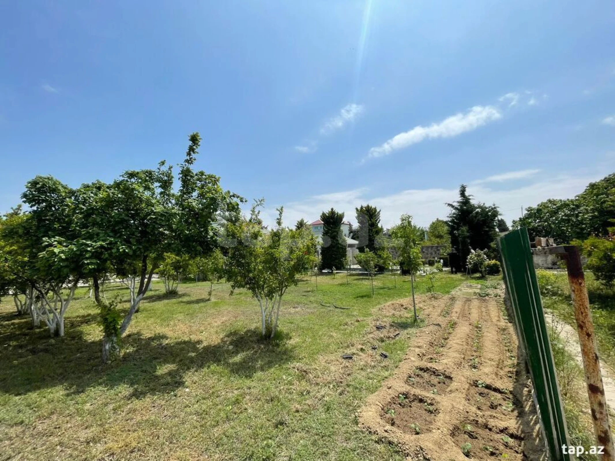 Satılır 7 otaqlı həyət evi