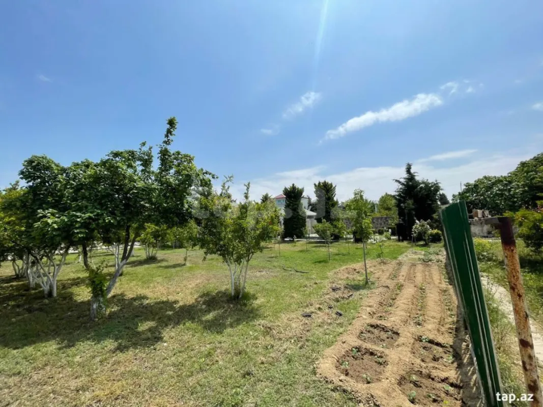 Satılır 7 otaqlı həyət evi