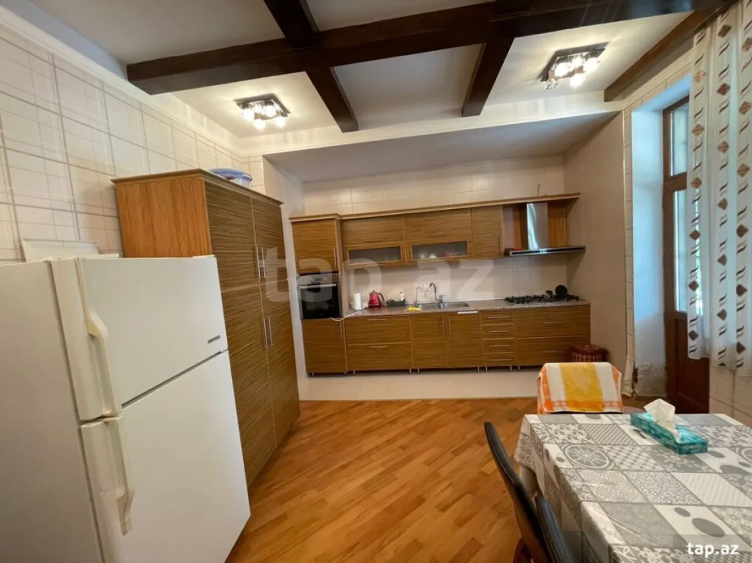 Satılır 7 otaqlı həyət evi