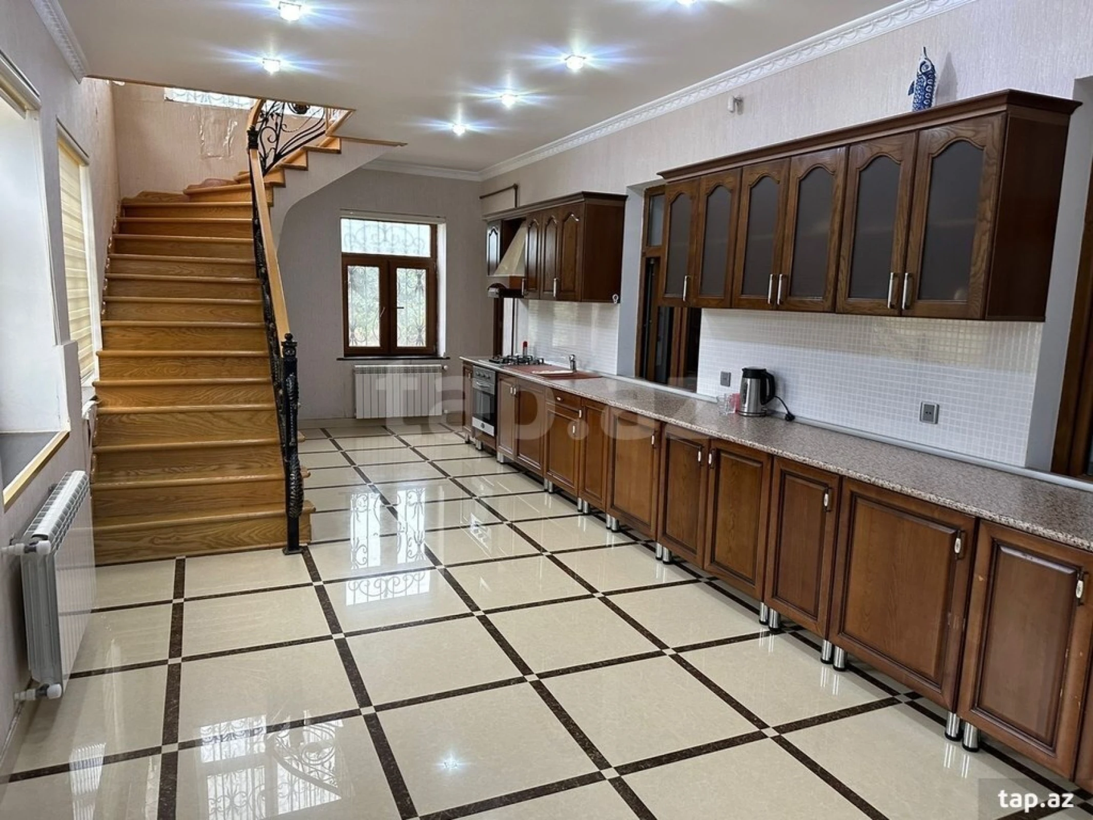 Kirayə verilir 6 otaqlı həyət evi