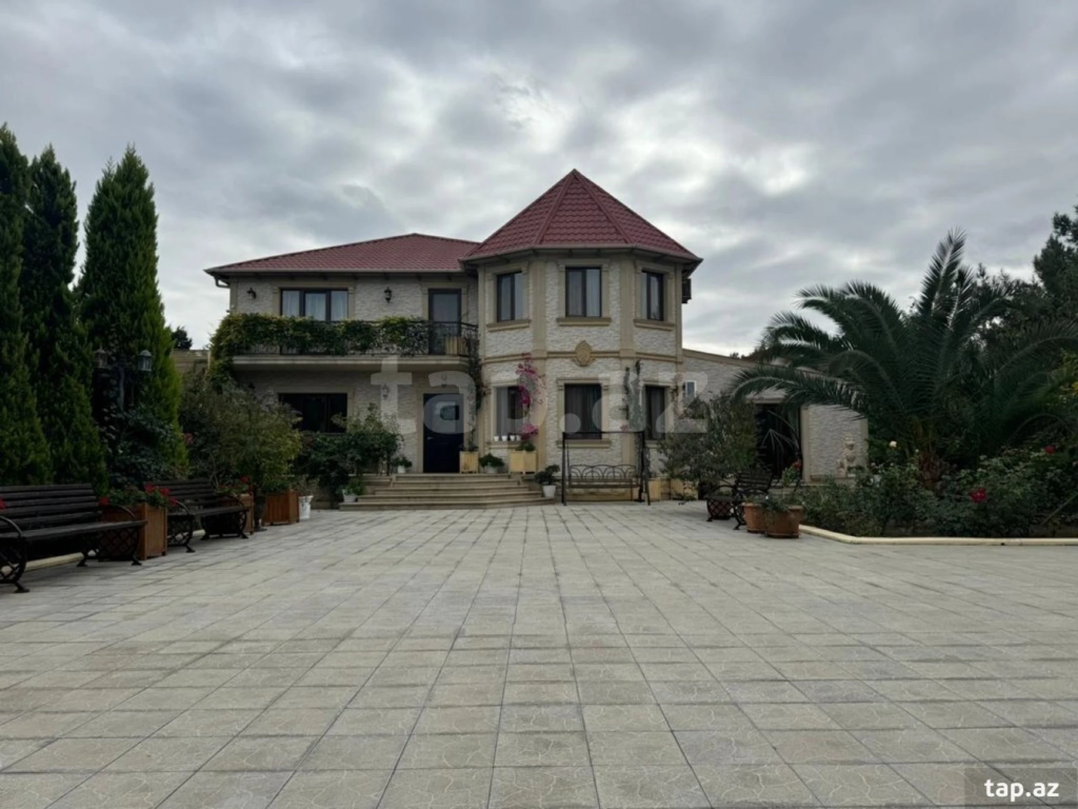 Kirayə verilir 5 otaqlı həyət evi