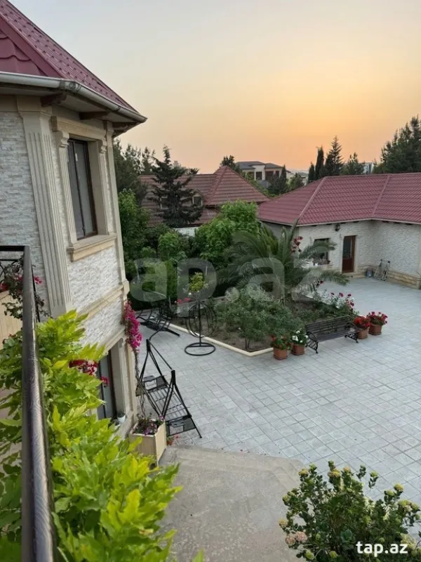 Kirayə verilir 5 otaqlı həyət evi