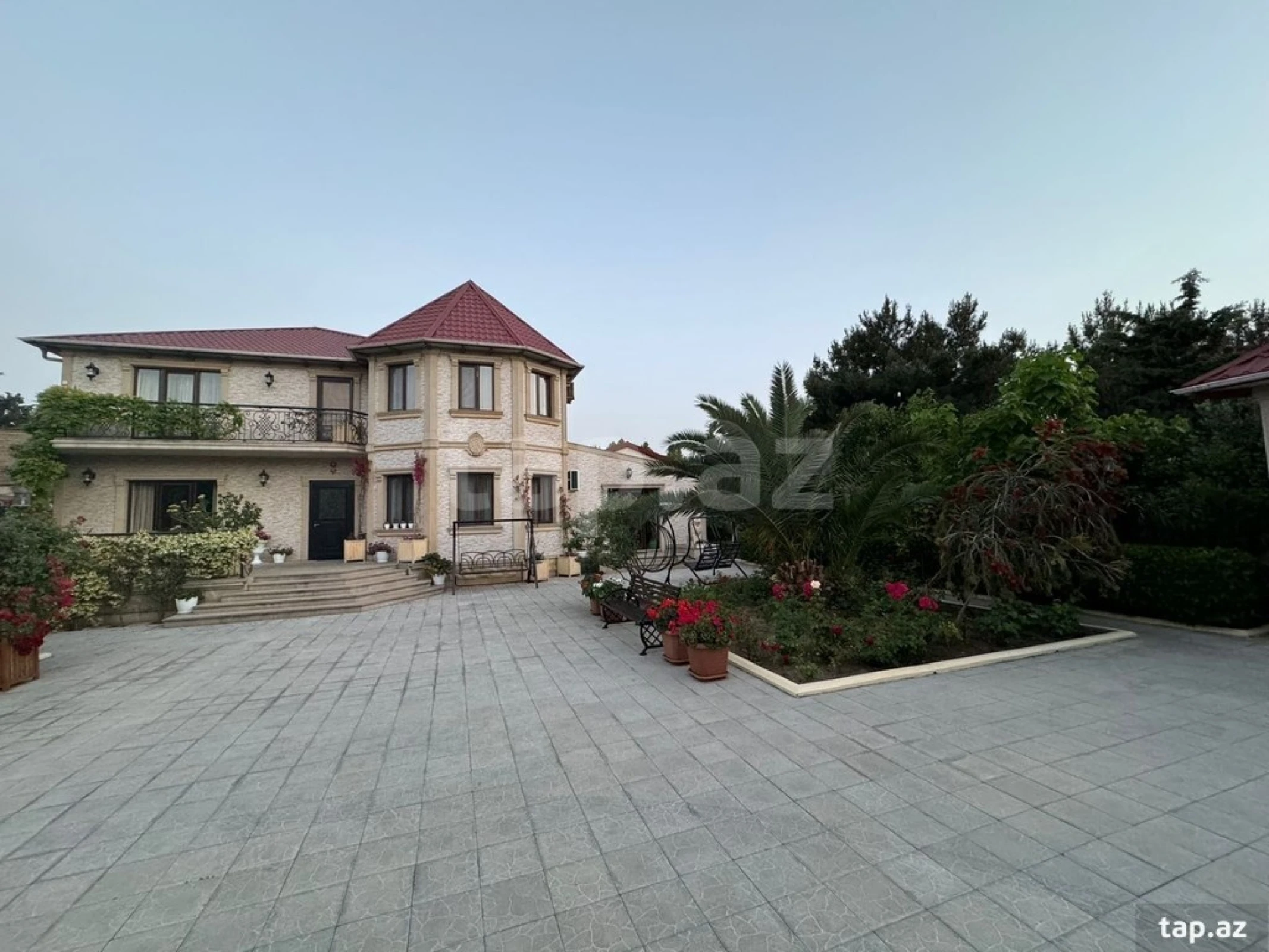 Kirayə verilir 5 otaqlı həyət evi