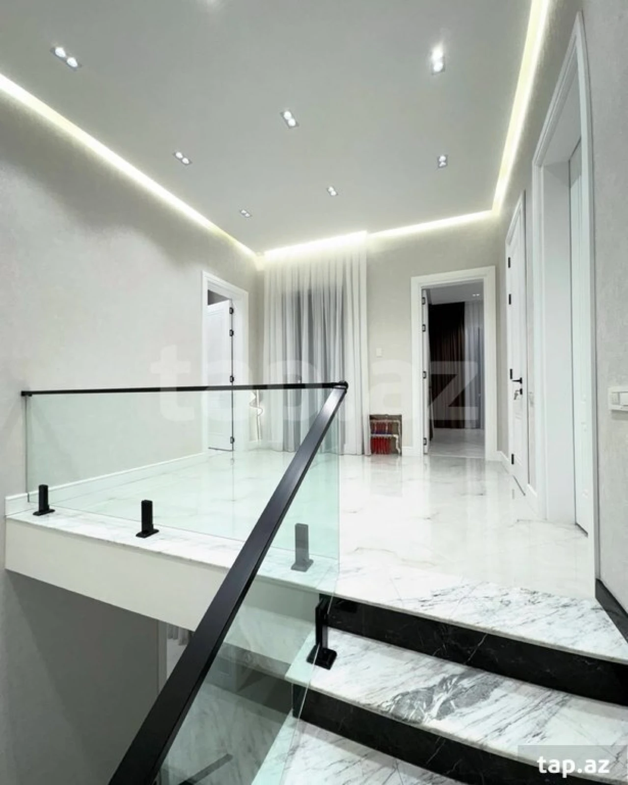 Kirayə verilir 6 otaqlı həyət evi