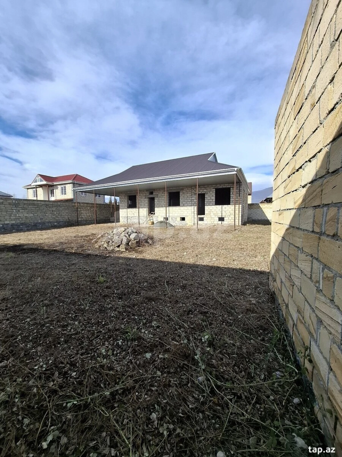 Satılır 4 otaqlı həyət evi