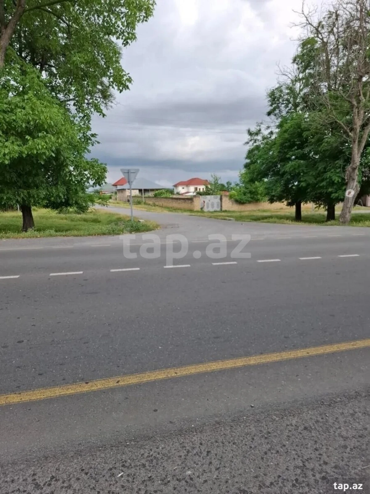 Satılır 4 otaqlı həyət evi