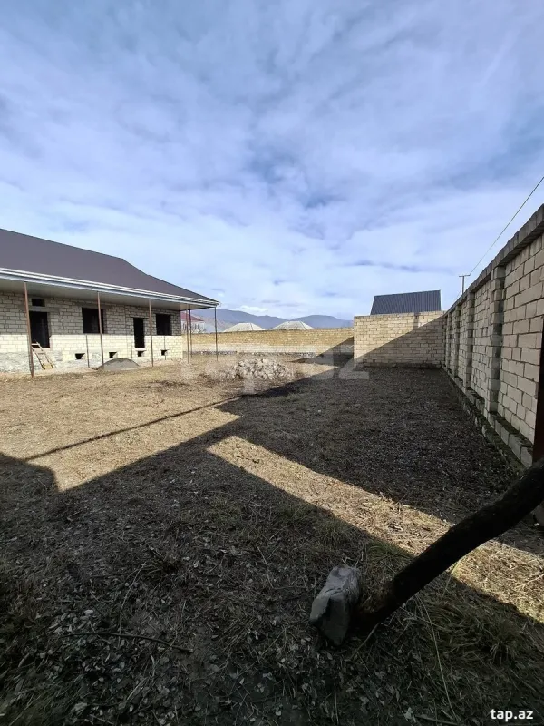 Satılır 4 otaqlı həyət evi