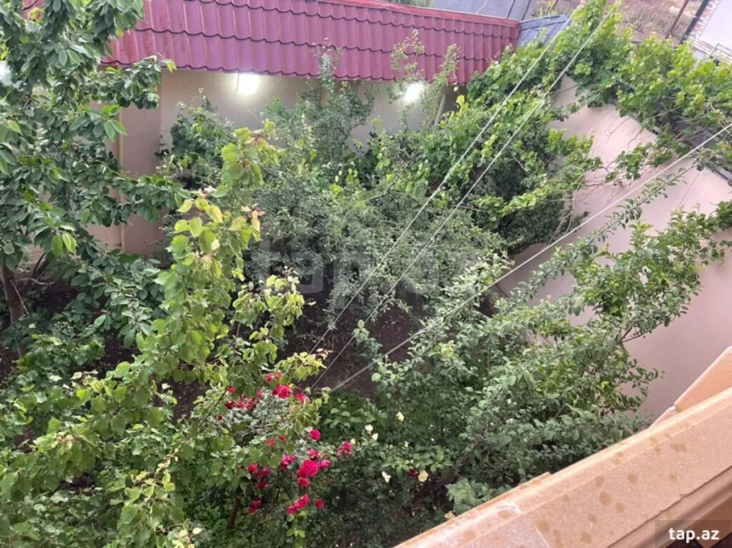 Satılır 7 otaqlı həyət evi