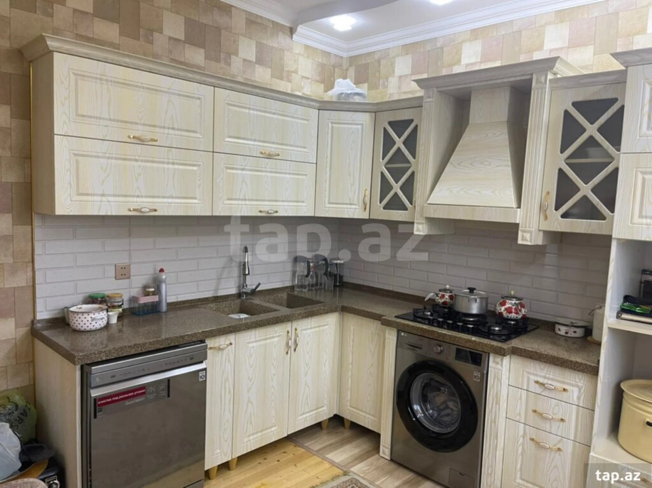 Satılır 7 otaqlı həyət evi