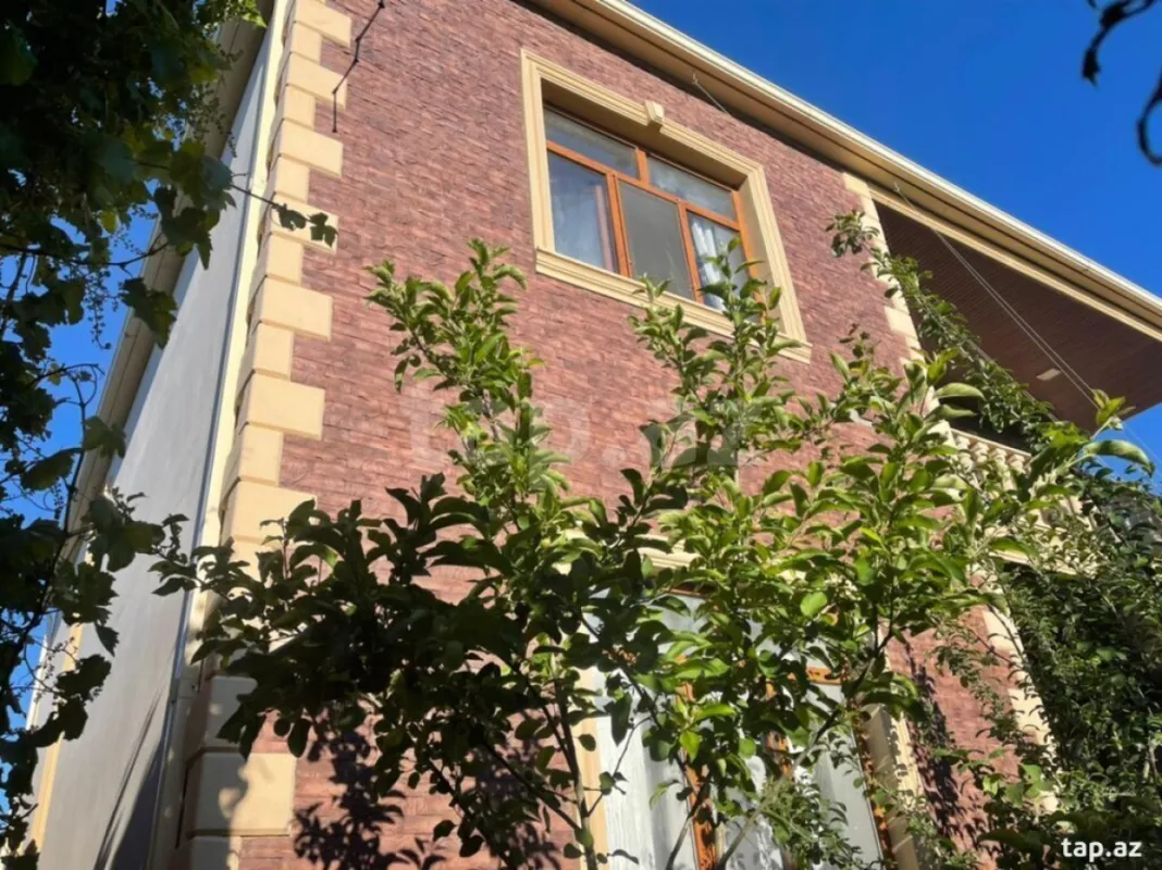Satılır 7 otaqlı həyət evi