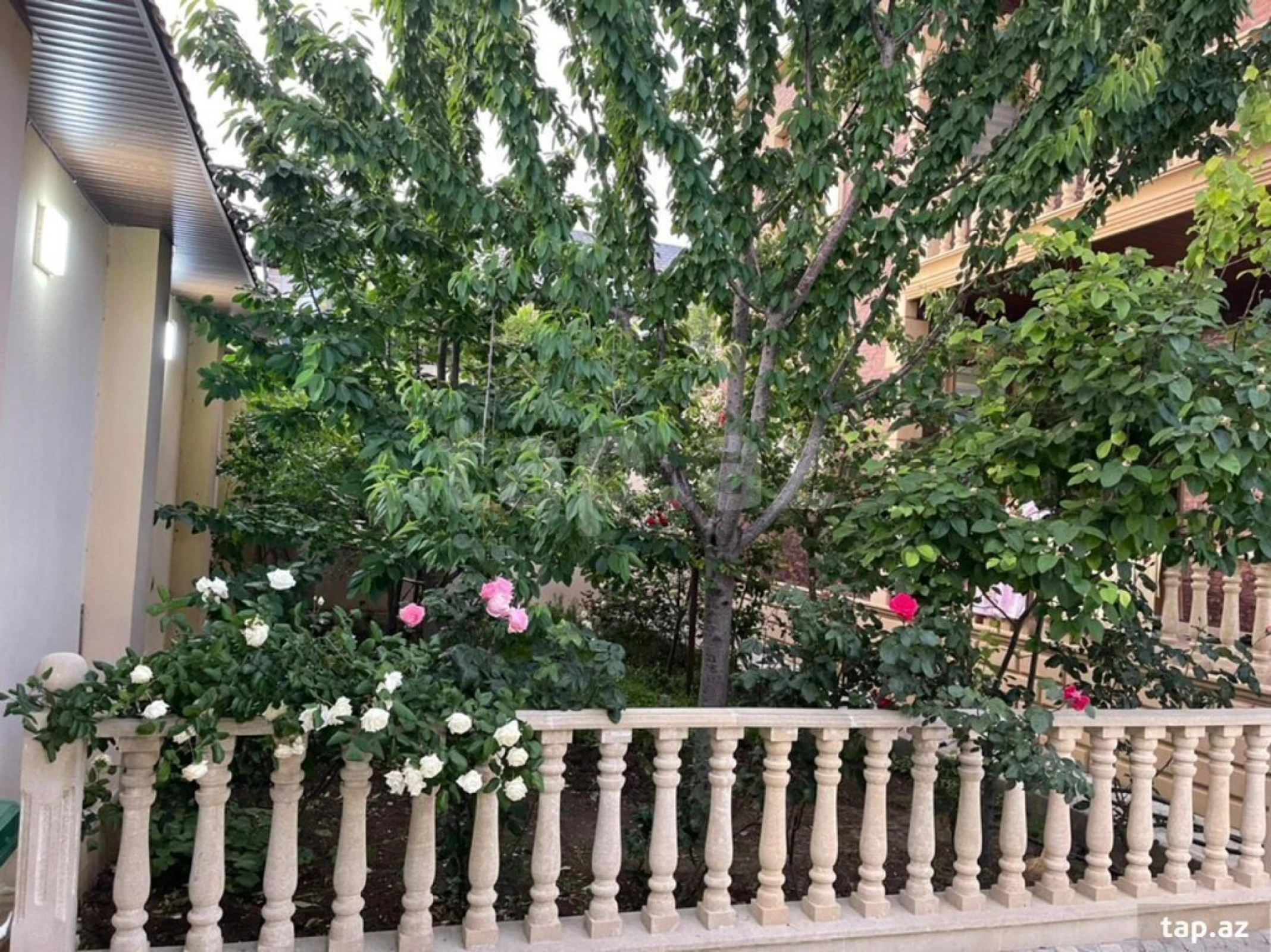 Satılır 7 otaqlı həyət evi